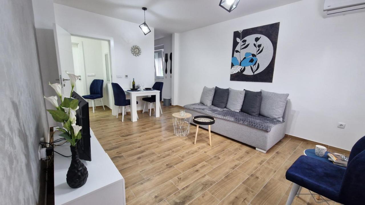 Apartman Astra Sremska Mitrovica Extérieur photo