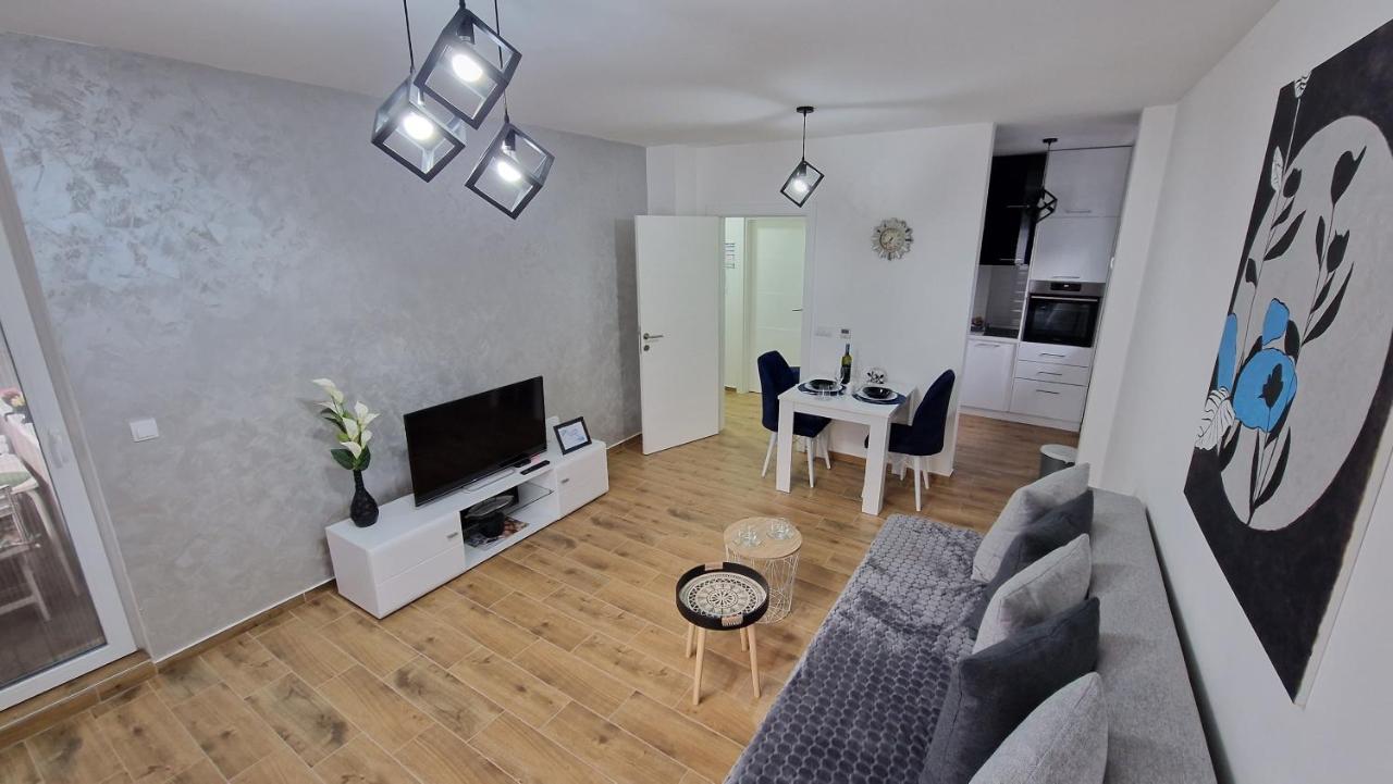Apartman Astra Sremska Mitrovica Extérieur photo