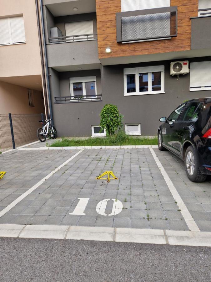 Apartman Astra Sremska Mitrovica Extérieur photo