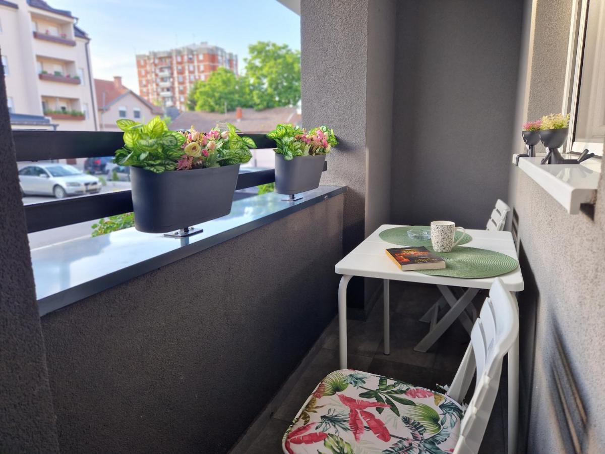 Apartman Astra Sremska Mitrovica Extérieur photo